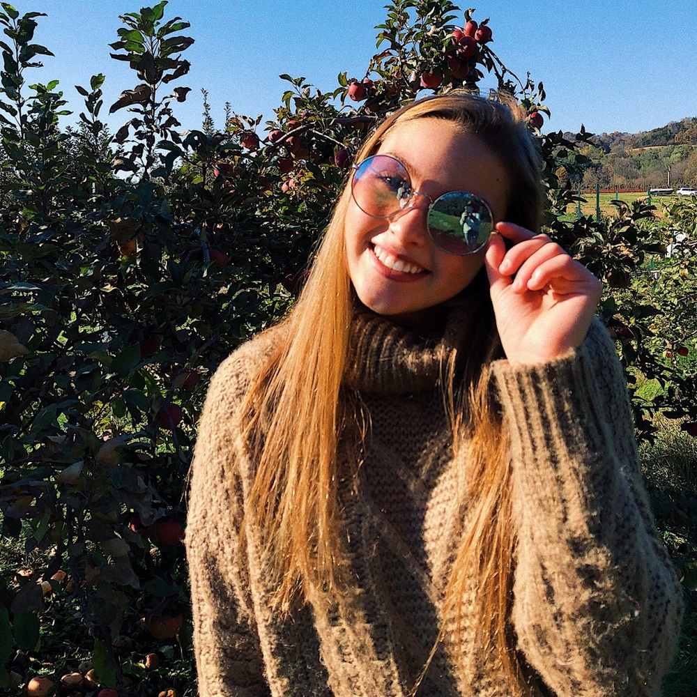 Meet your Posher, Lydia